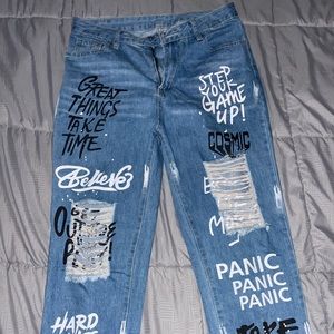 Graphic Jeans